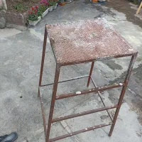 چهار پایه اهنی