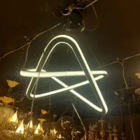 لوستر نئونی|لوستر و چراغ آویز|اصفهان, کوجان|دیوار