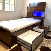 تخت خواب کشاب دار یک نفره به همراه پاتختی