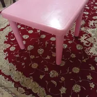 میز چهار گوش کودک.