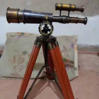 دوربین سه پایه برنزی و ساعت جیبی