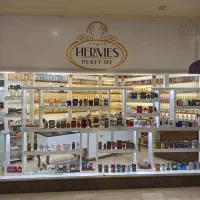 فروشنده عطر و ادکلن اقاوخانوم بازارفردوسی