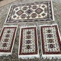 یک فرش کناره و سه تا پادری