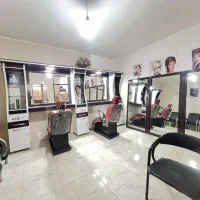 ویترین و صندلی ارایشگاه زنانه