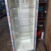 یخچال و فریزر ایستاده در شیشه نوشابه بستنی گوشت