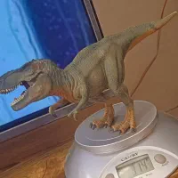 فیگور دو دایناسور تیرکس و یکی دیگه
