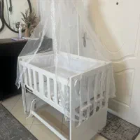 تخت کنار مادر
