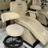 لوازم آرایشگاه میز و صندلی همش تمیز  وسالم