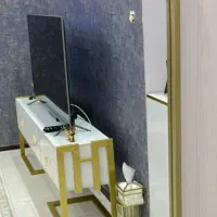میز تلویزیون در حد نو ( برای نو عروس است )