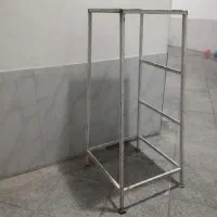 چهار پایه آهنی