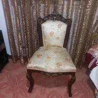 صندلی سلطنتی با میز عسلی