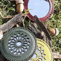 اینه چرمی عیدی بده