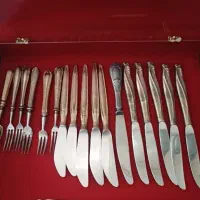۱۷ عددکاردمیوه خوری وچنگال برنجی ۱۵۰ساله