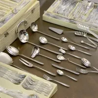 سرویس قاشق چنگال ۲۴ نفره با چمدان یونیک و زولینگ|ظروف سرو و پذیرایی|تهران, جنتآباد جنوبی|دیوار