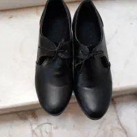فروش یک جفت کفش زنانه