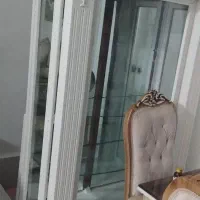 ویترین شیشه ای