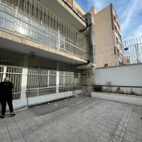 ۳۵۰ متر در ۳ طبقه ویلایی مستقل