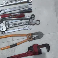 تعدادی آچار و بکس