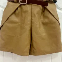 شلوارک چرم یه بارم پوشیده نشده