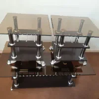 میز و دو عدد گلمیز.