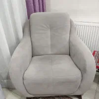 مبل ۴ نفره کاملا سالم و تمیز رنگ طوسی|مبلمان خانگی و میز عسلی|کرج, منطقه ویژه اقتصادی پیام|دیوار