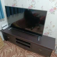 تلویزیون ۵۰اینچ ال جی ساخت کره با میز آن