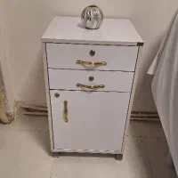 کمد کوچک قفل دار سفید