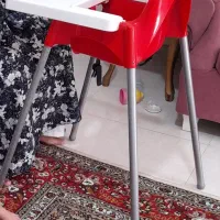 صندلی غذای کودک همراه با کمربند