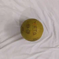 توپ فوتبال آسفالت