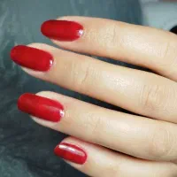 خدمات کاشت ناخن