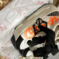 همه کفش و صندل ها شاید ۱بار یا دو بار پوشیده شده