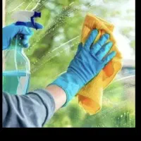 همکار خانم برای نظافت