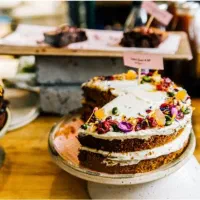 همکاری و نظافت در کارگاه شیرینی پزی خانگی فقط خانم