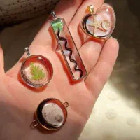 گردنبند با عکس و مو شما