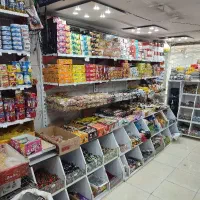 فروشنده و چیدمان سوپرمارکت