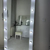 آینه لامپ دار