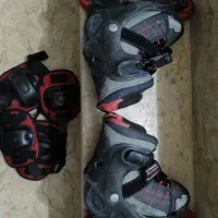 یک چفت اسکیت بچه گانه