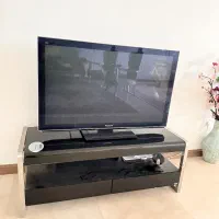 تلویزیون پاناسونیک به همراه میز