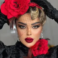 سالن خدمات زیبایی آرایشی میکاپ شنیون رنگ لایت ناخن