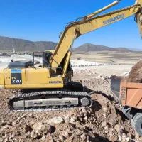 راننده بیل کوماتسو ۲۲۰