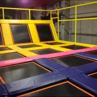 مرکز هیجان و سرگرمی با طراحی ترامپولین پارک