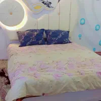 تخت خواب دونفره وجاکفشی وویترین در بستان