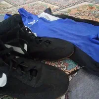 لباس و کفش کشتی