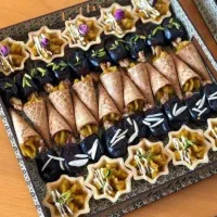 پخت حلوا و انواع شیرینی برای مراسم شادی  و ختم