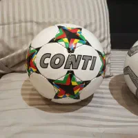 چند عدد توپ فوتبال نو