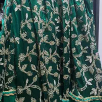 یک دست لباس محلی مخمل نو