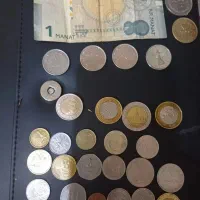 مقداری اسکناس وسکه