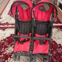 کالسکه دوقلو