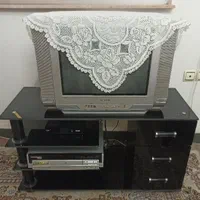 تلویزیون سامسونگ ۲۴ و میز تلویزیون