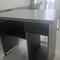 میز تحریر و کامپیوتر